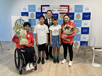 パラリンピック出場選手
羽賀 理之 選手(車いすラグビー)辻内 彩野 選手(競泳)
市長表敬訪問の画像