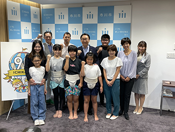 市川浦安女子相撲倶楽部　市長表敬訪問の画像