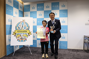 全日本卓球選手権大会（小学3・4年生の部　優勝）
鈴木 希華 選手　市長表敬訪問の画像