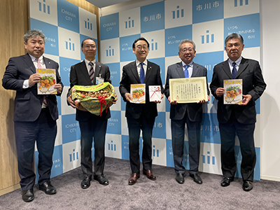 市川市農業協同組合
チューリップ球根・子ども月刊誌
「ちゃぐりん」の寄附贈呈式の画像