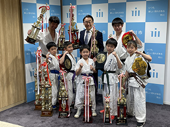 優弥道場 新空手・キックボクシング選手
表敬訪問の画像