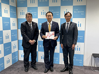 TDK(株)テクニカルセンター及び
TDK労働組合東日本本部
寄附贈呈式の画像