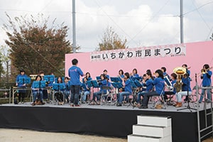 華やかなステージの画像