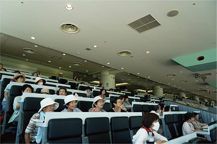 画像:9月は中山競馬場を見学