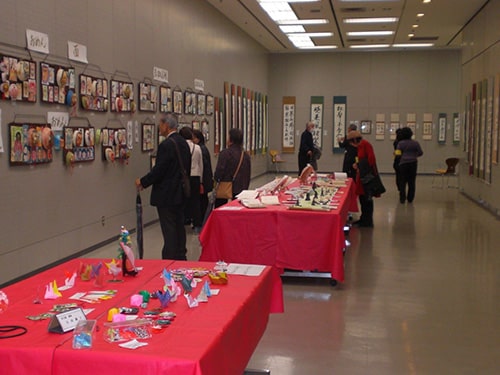 画像:たくさんの新鮮野菜が並びます