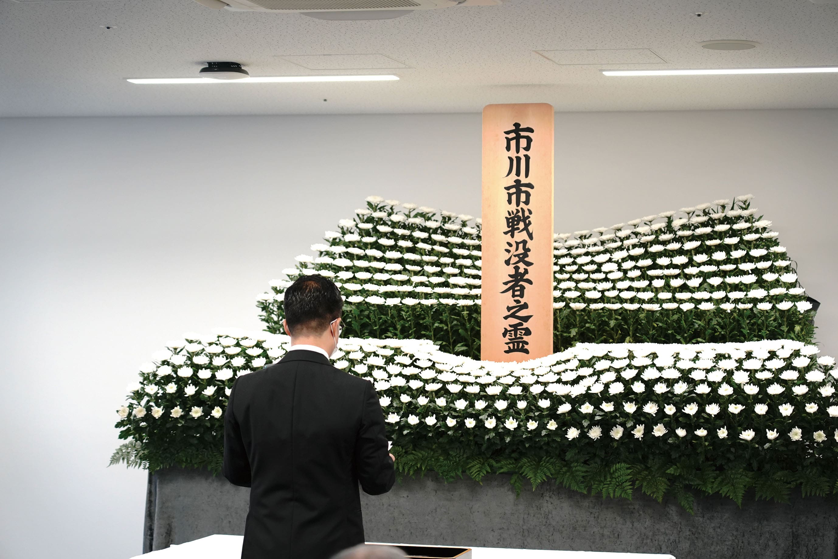 戦没者追悼献花式を動画で配信していますの画像