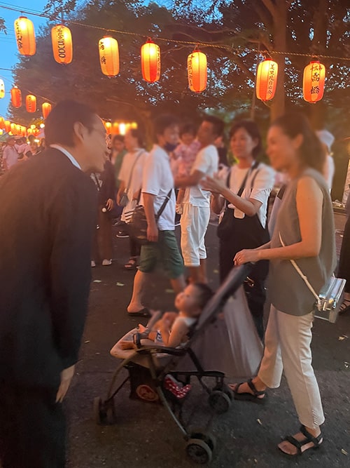 画像:子育て中のお母さんと