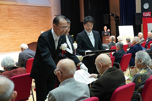 画像:卆寿(そつじゅ)の卒業式(11月)