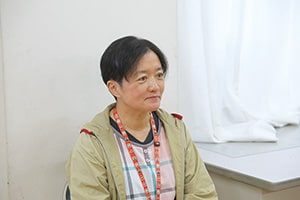 顔写真：新井小学校栄養教諭 古賀先生